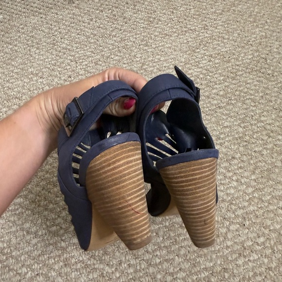 Navy Vince Camuto slingback sandals peep toe blue heels size 8.5 - Picture 5 of 11